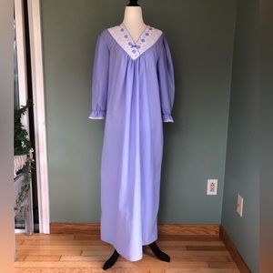 NWT VINTAGE VANITY FAIR NIGHT GOWN